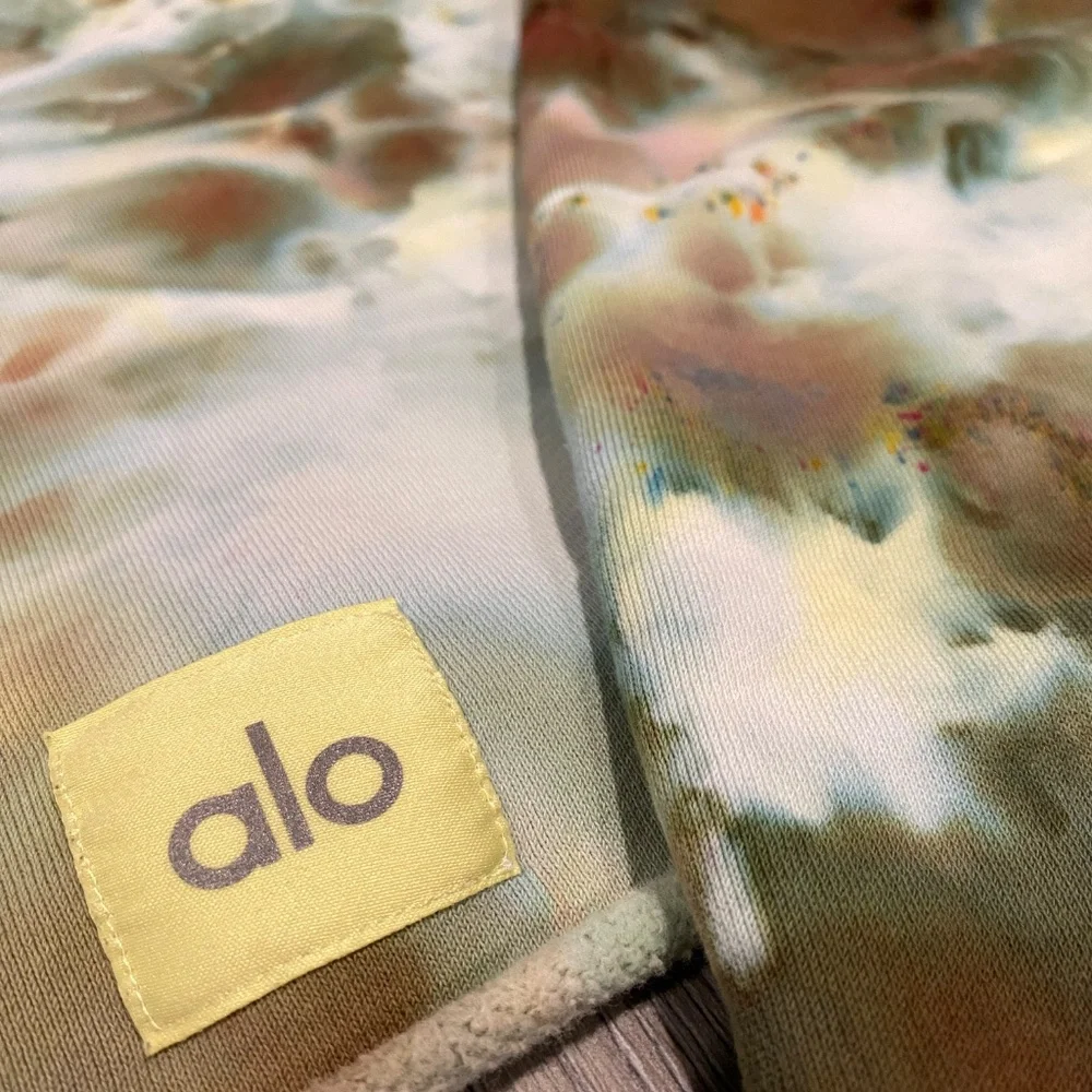 💫 Alo Yoga REMXD CUSTOM - Extreme Cropped Sweatshirt - M 💫 - Picture 3 of 4